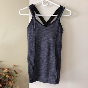 Lululemon workout top size 4